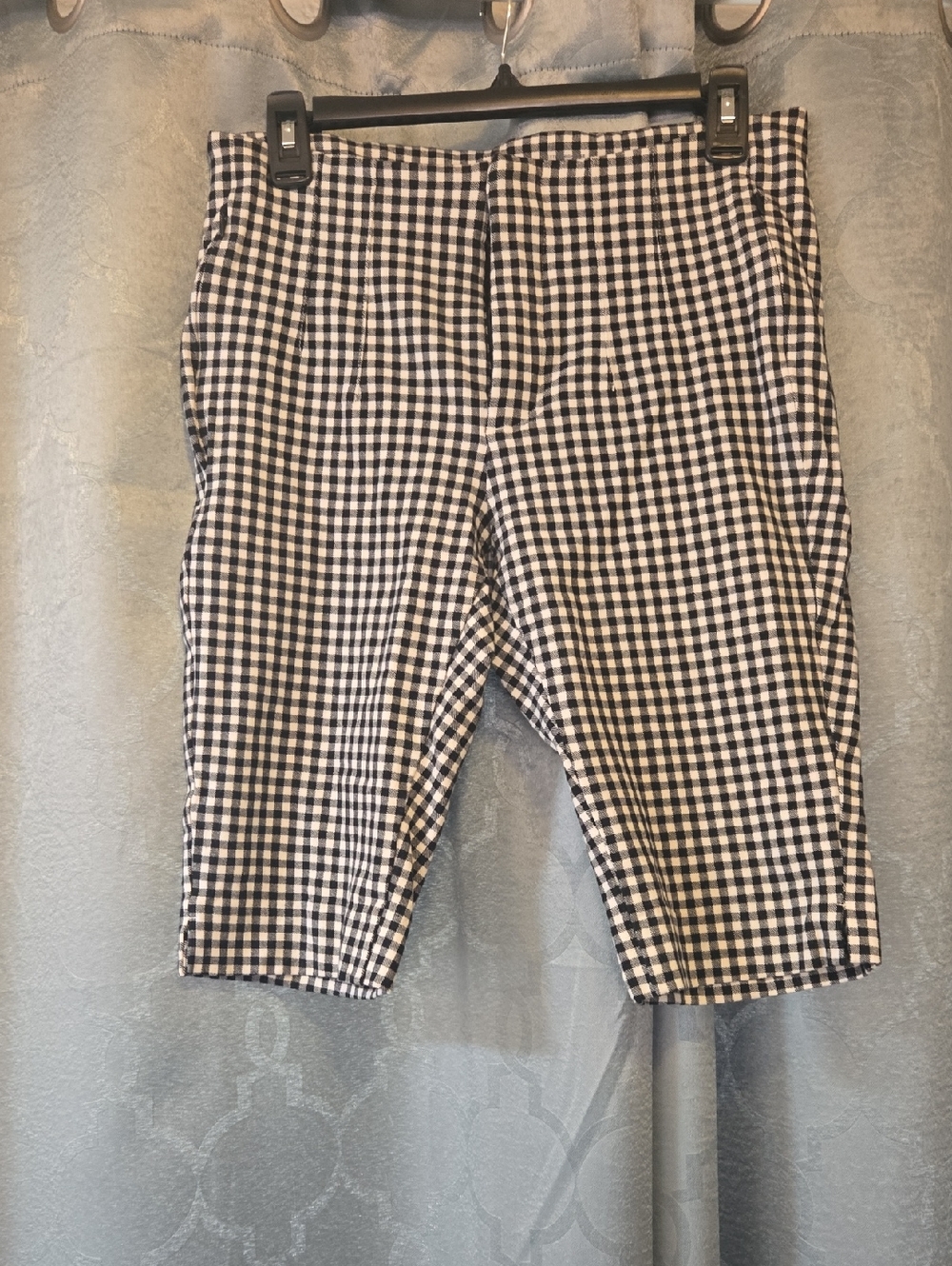 Old Navy Black and White Gingham Capri Pants